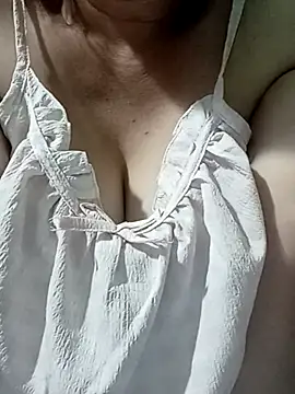 Snapshot of Rinny99 chatting on 01-10-26, 01:17 Rinny99 online show from 01-10-26, 01:17