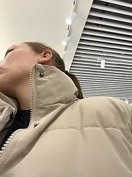 Snapshot of LeiaMood chatting on 02-12-26, 04:56 LeiaMood online show from 02-12-26, 04:56