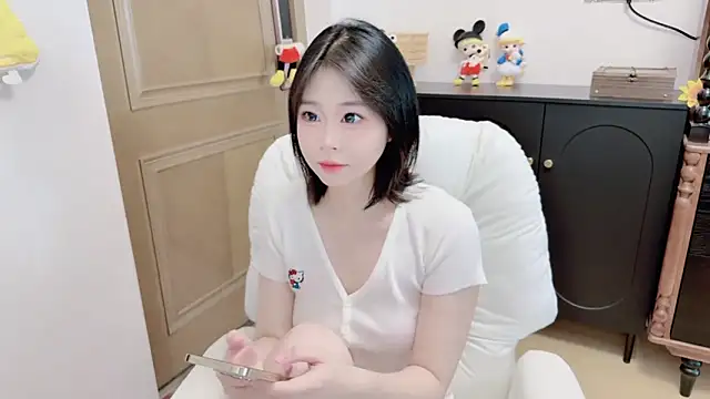 Snapshot of Onefiona chatting on 06-18-26, 05:39 Onefiona online show from 06-18-26, 05:39