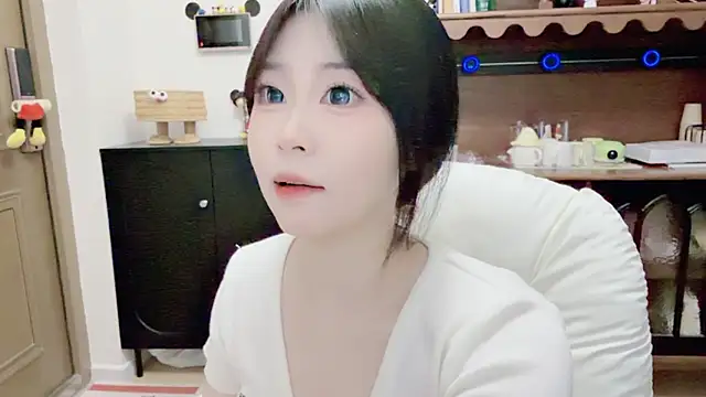 Snapshot of Onefiona chatting on 06-18-26, 11:59 Onefiona online show from 06-18-26, 11:59
