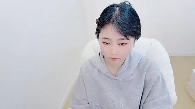 Onefiona online show from 04-18-26, 08:49