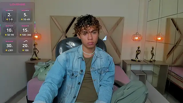 Snapshot of Anyelo_Twink chatting on 05-19-26, 04:19 Anyelo Twink online show from 05-19-26, 04:19