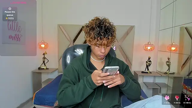 Snapshot of Anyelo_Twink chatting on 05-05-26, 03:53 Anyelo Twink online show from 05-05-26, 03:53