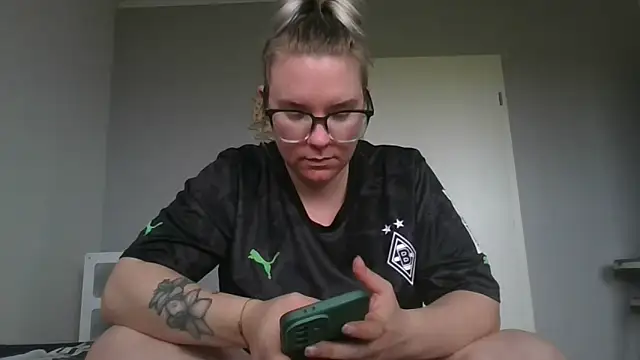 MinchenBienchen98 online show from 02-10-26, 10:47