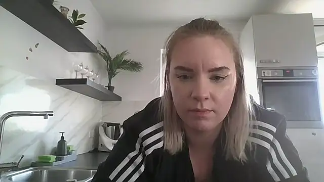 MinchenBienchen98 online show from 02-26-26, 03:01