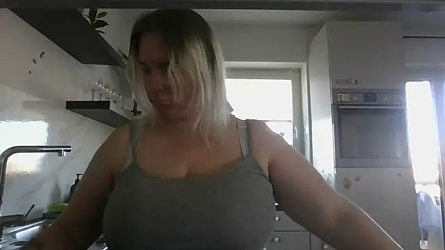 MinchenBienchen98 online show from 03-05-26, 10:12