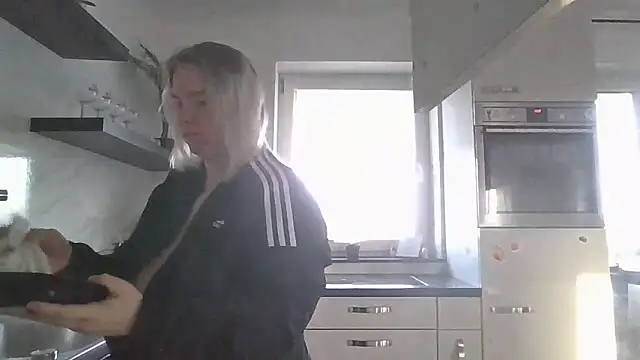 MinchenBienchen98 online show from 03-06-26, 07:03