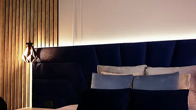 KylieeV online show from 04-08-26, 09:00