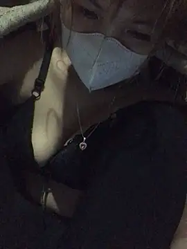 Snapshot of Mihu246 chatting on 01-13-26, 02:15 Mihu246 online show from 01-13-26, 02:15