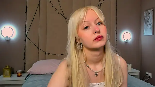 AdeleSilvy online show from 04-18-26, 01:41