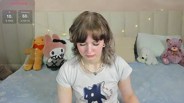 Snapshot of AdeleSilvy chatting on 06-23-26, 01:36 AdeleSilvy online show from 06-23-26, 01:36