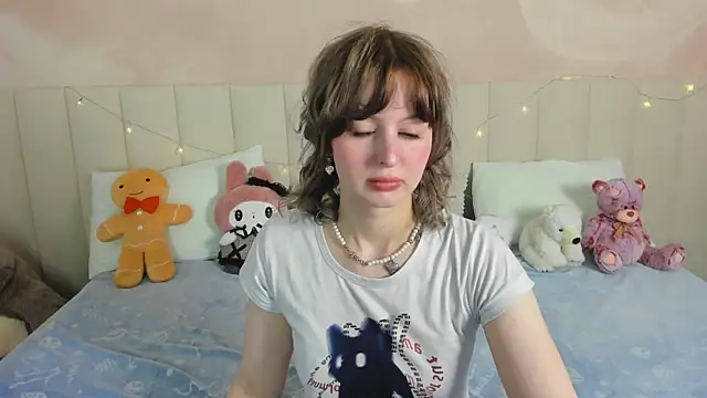 Snapshot of AdeleSilvy chatting on 06-22-26, 01:44 AdeleSilvy online show from 06-22-26, 01:44
