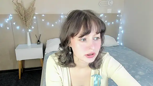 Snapshot of AdeleSilvy chatting on 06-18-26, 01:59 AdeleSilvy online show from 06-18-26, 01:59