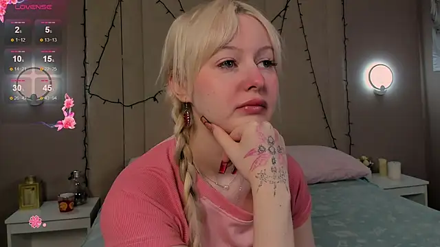 AdeleSilvy online show from 03-19-26, 01:49