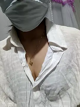 Snapshot of Vanvan68xx chatting on 01-11-26, 02:02 Vanvan68xx online show from 01-11-26, 02:02