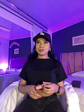 Snapshot of Little_Lexyy chatting on 07-18-26, 05:27 Little Lexyy online show from 07-18-26, 05:27
