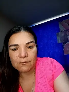 Snapshot of lee_hot chatting on 01-13-26, 04:22 lee hot online show from 01-13-26, 04:22