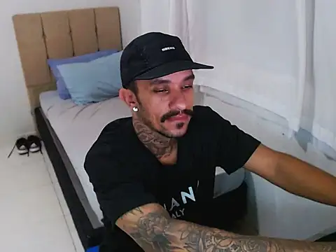 Snapshot of lipegonzalezz chatting on 02-12-26, 02:44 lipegonzalezz online show from 02-12-26, 02:44