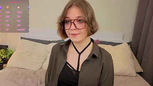 Snapshot of Next2Marie chatting on 03-04-26, 05:04 Next2Marie online show from 03-04-26, 05:04