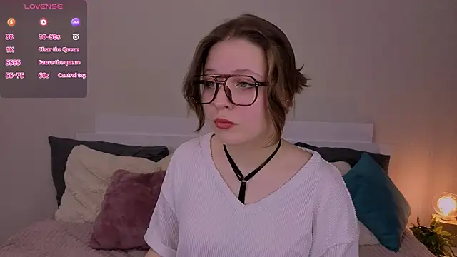 Snapshot of Next2Marie chatting on 02-05-26, 04:08 Next2Marie online show from 02-05-26, 04:08