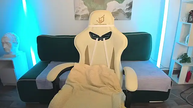 tracy aw online show from 03-27-26, 06:11