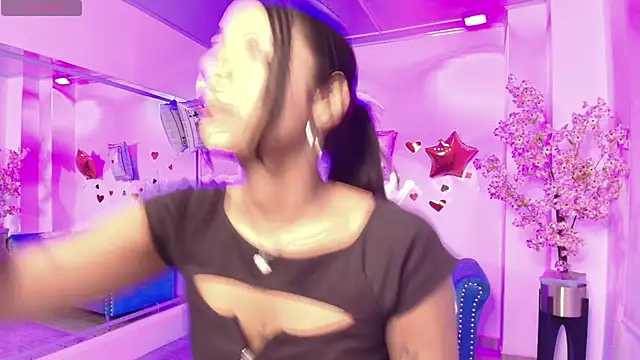 Snapshot of Divinee_Cloe chatting on 02-13-26, 11:32 Divinee Cloe online show from 02-13-26, 11:32