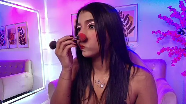 Snapshot of Divinee_Cloe chatting on 02-14-26, 11:21 Divinee Cloe online show from 02-14-26, 11:21