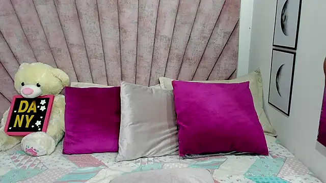 danibellucii  online show from 02-28-26, 04:56