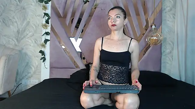 Snapshot of MarilinSweet1 chatting on 01-14-26, 11:25 MarilinSweet1 online show from 01-14-26, 11:25