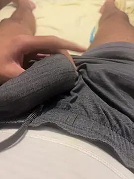 Snapshot of aminebigdick chatting on 01-12-26, 01:23 aminebigdick online show from 01-12-26, 01:23