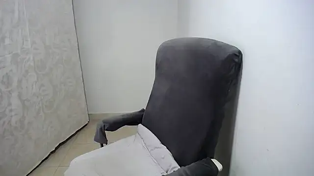 soyElena46 online show from 05-11-26, 04:04