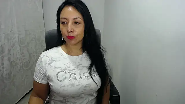 soyElena46 online show from 04-28-26, 11:36