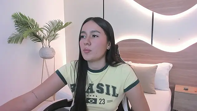 mia slora online show from 06-25-26, 02:20