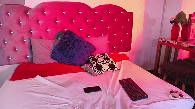 emily clarkk  online show from 01-13-26, 07:40