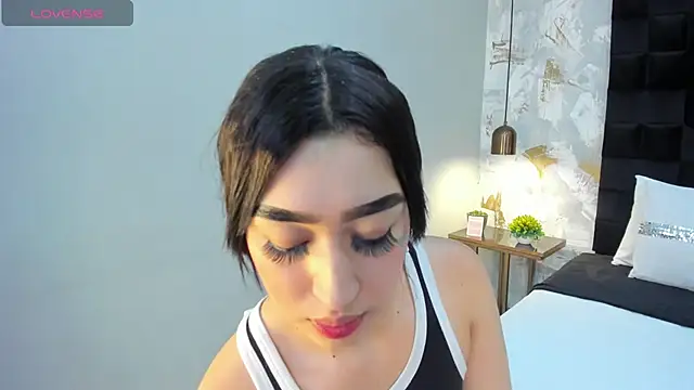 emily clarkk  online show from 03-04-26, 07:54