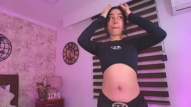 emily clarkk  online show from 01-31-26, 07:56