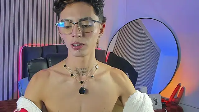 Snapshot of Maiky_Cooper01 chatting on 06-25-26, 02:53 Maiky Cooper01 online show from 06-25-26, 02:53