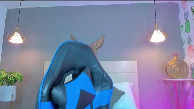 emma hiltonn  online show from 04-10-26, 02:29