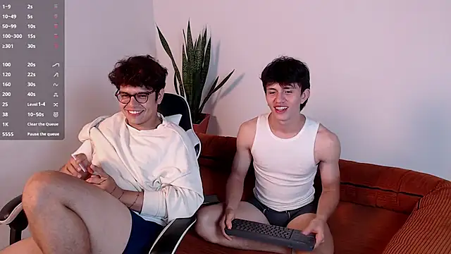 Snapshot of DarrenColleen chatting on 02-08-26, 03:04 DarrenColleen online show from 02-08-26, 03:04