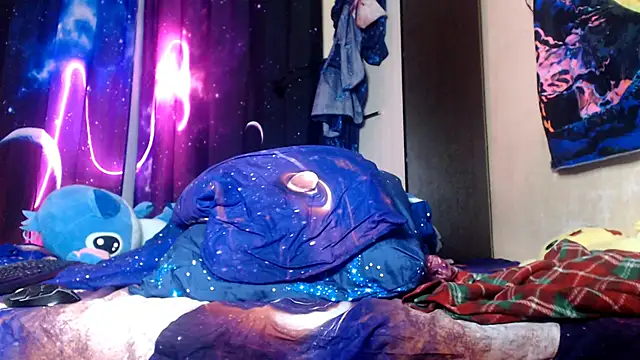 moon shy online show from 12-19-25, 01:46