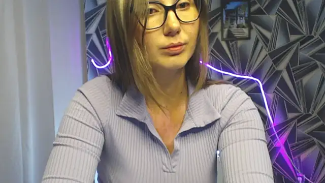 NikkiKiss    online show from 05-13-26, 12:17