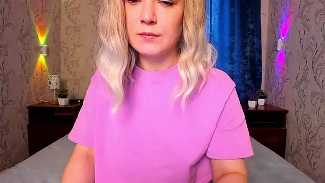 Snapshot of JessicaBeverly_ chatting on 06-17-26, 01:43 JessicaBeverly online show from 06-17-26, 01:43