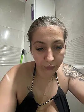 Snapshot of dalia0710 chatting on 06-25-26, 01:05 dalia0710 online show from 06-25-26, 01:05