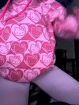 Snapshot of qtpie318 chatting on 01-11-26, 01:40 qtpie318 online show from 01-11-26, 01:40