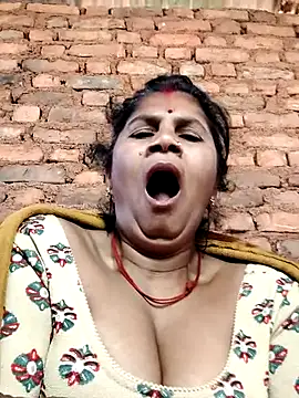 Hot di97 online show from 03-08-26, 02:04