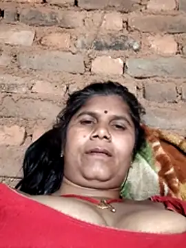 Hot di97 online show from 04-12-26, 02:09