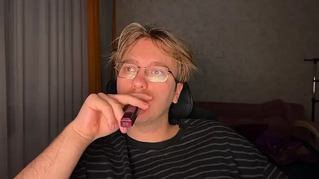 Snapshot of HairyVit chatting on 02-03-26, 04:10 HairyVit online show from 02-03-26, 04:10