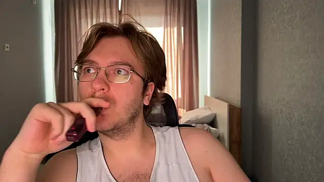 Snapshot of HairyVit chatting on 03-02-26, 07:37 HairyVit online show from 03-02-26, 07:37