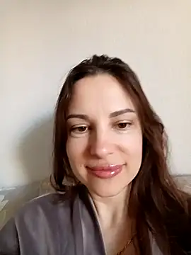 Snapshot of She-Moon chatting on 05-03-26, 05:34 She-Moon online show from 05-03-26, 05:34