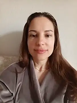 Snapshot of She-Moon chatting on 05-24-26, 06:13 She-Moon online show from 05-24-26, 06:13